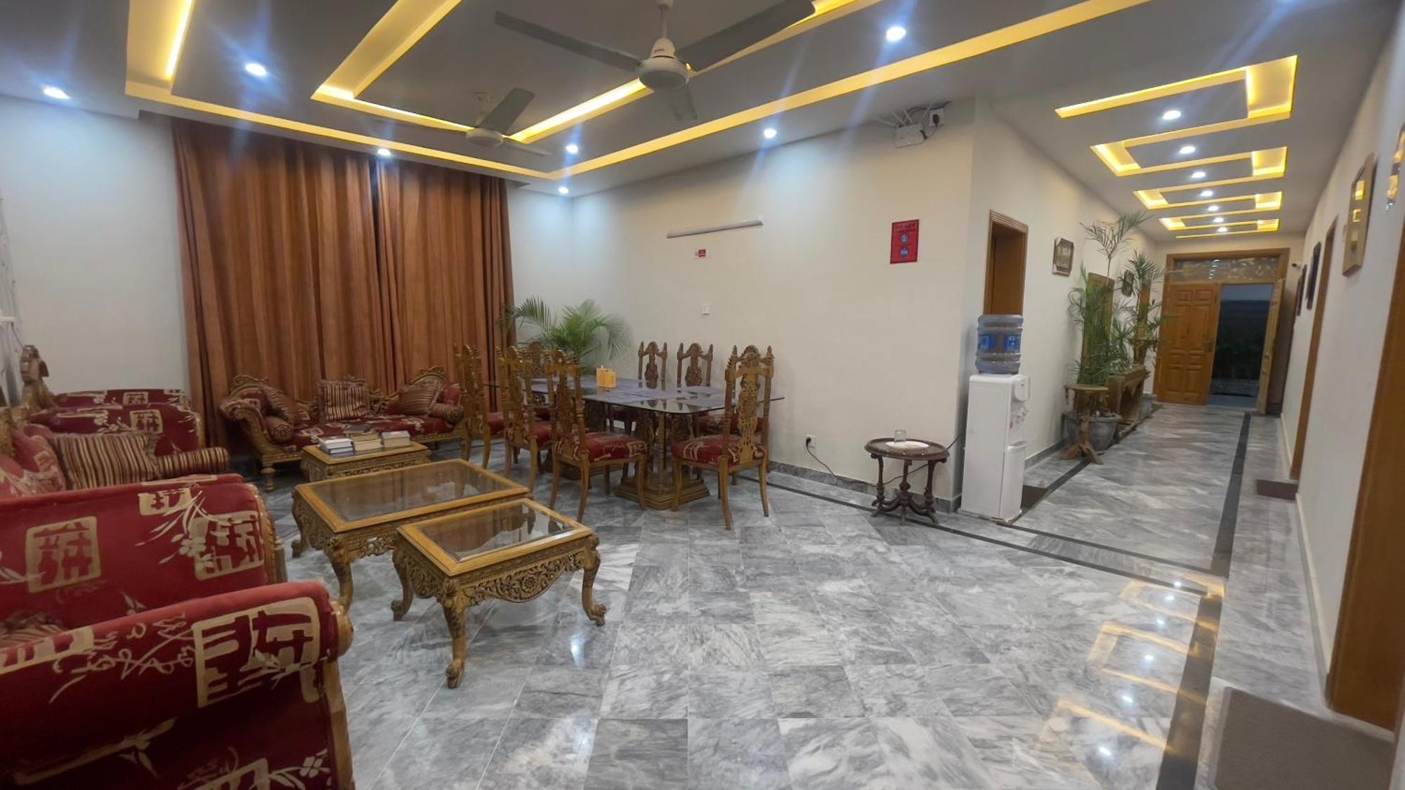 Midways Guest House And Hotels Исламабад Экстерьер фото