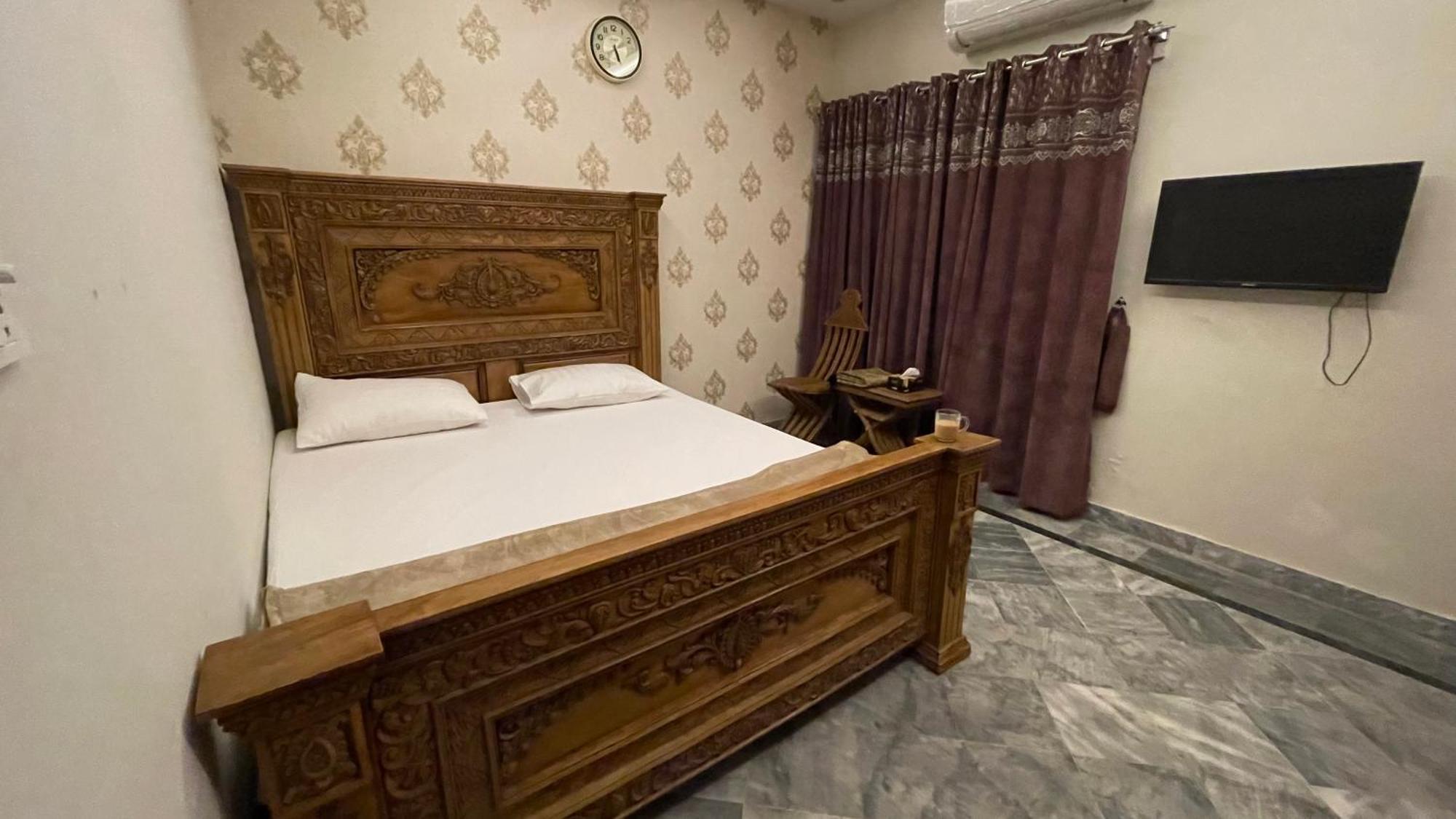 Midways Guest House And Hotels Исламабад Экстерьер фото