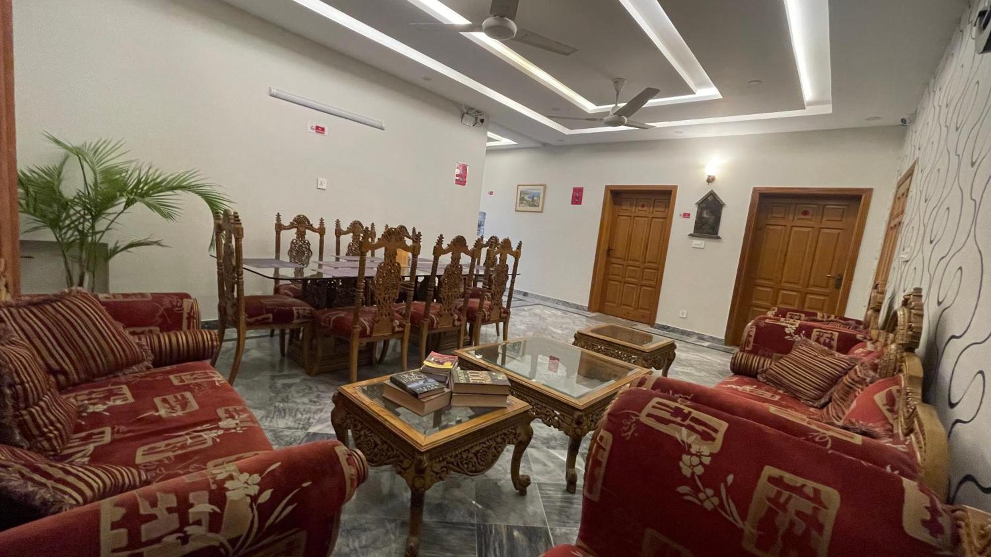 Midways Guest House And Hotels Исламабад Экстерьер фото
