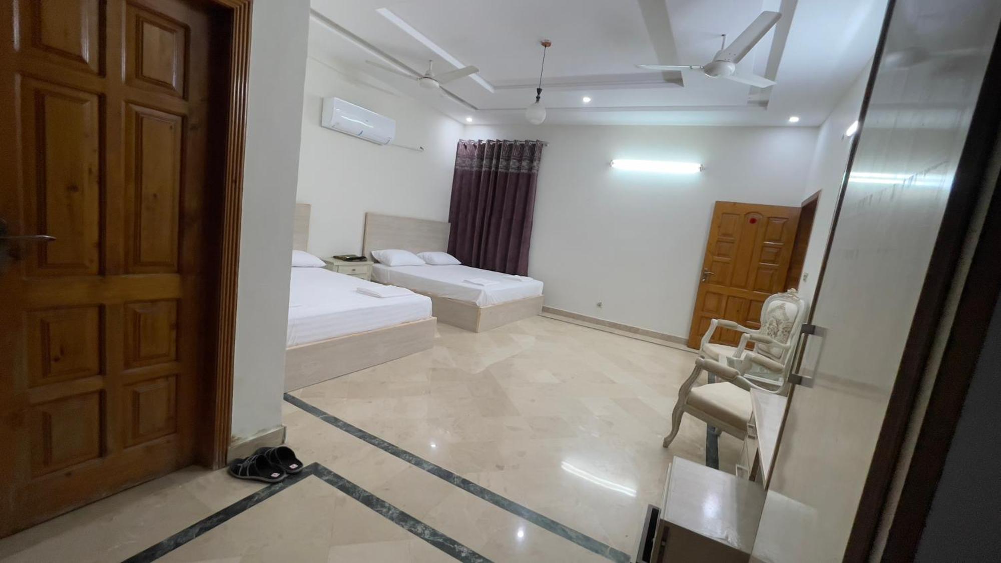 Midways Guest House And Hotels Исламабад Экстерьер фото