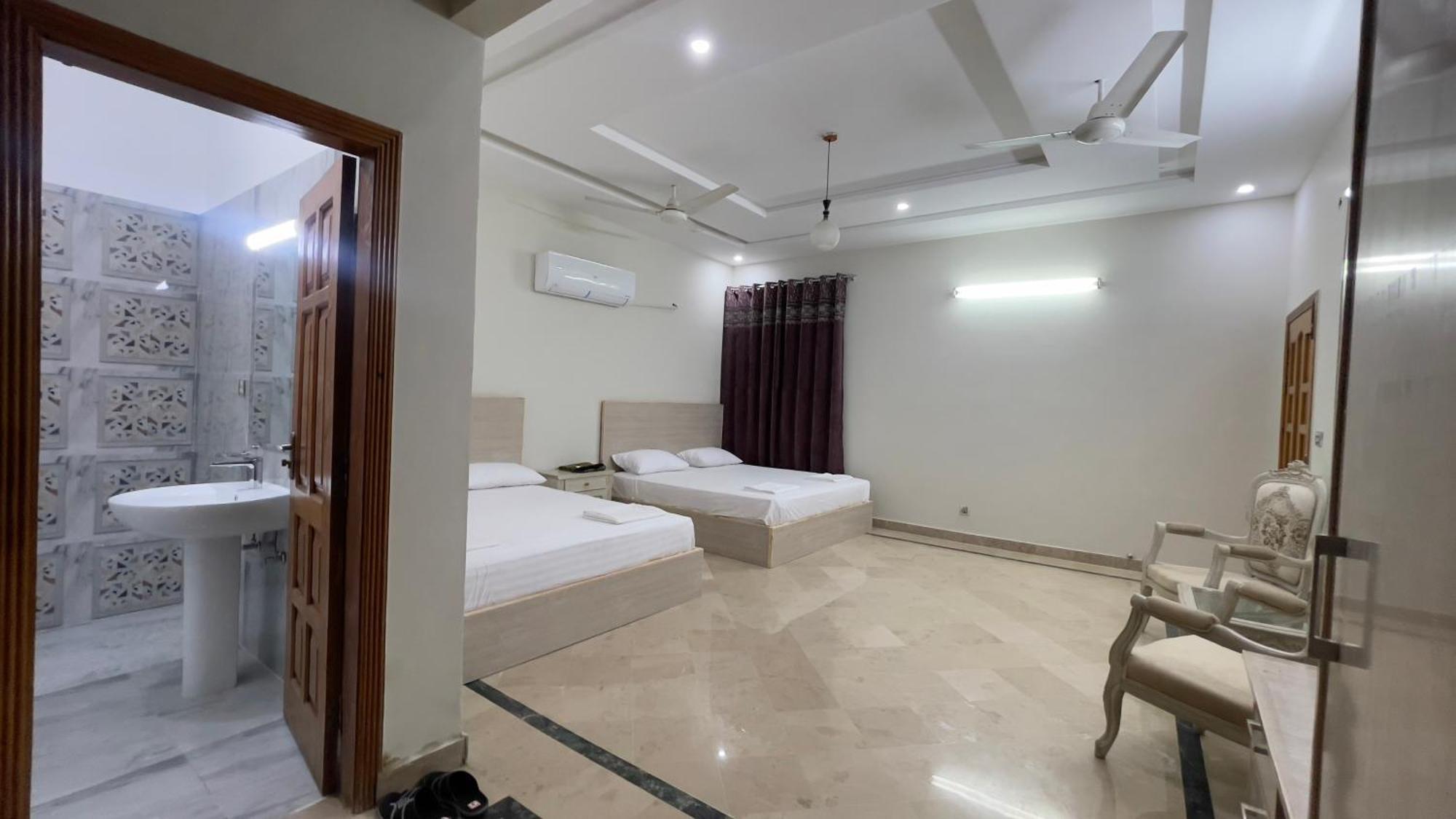 Midways Guest House And Hotels Исламабад Экстерьер фото