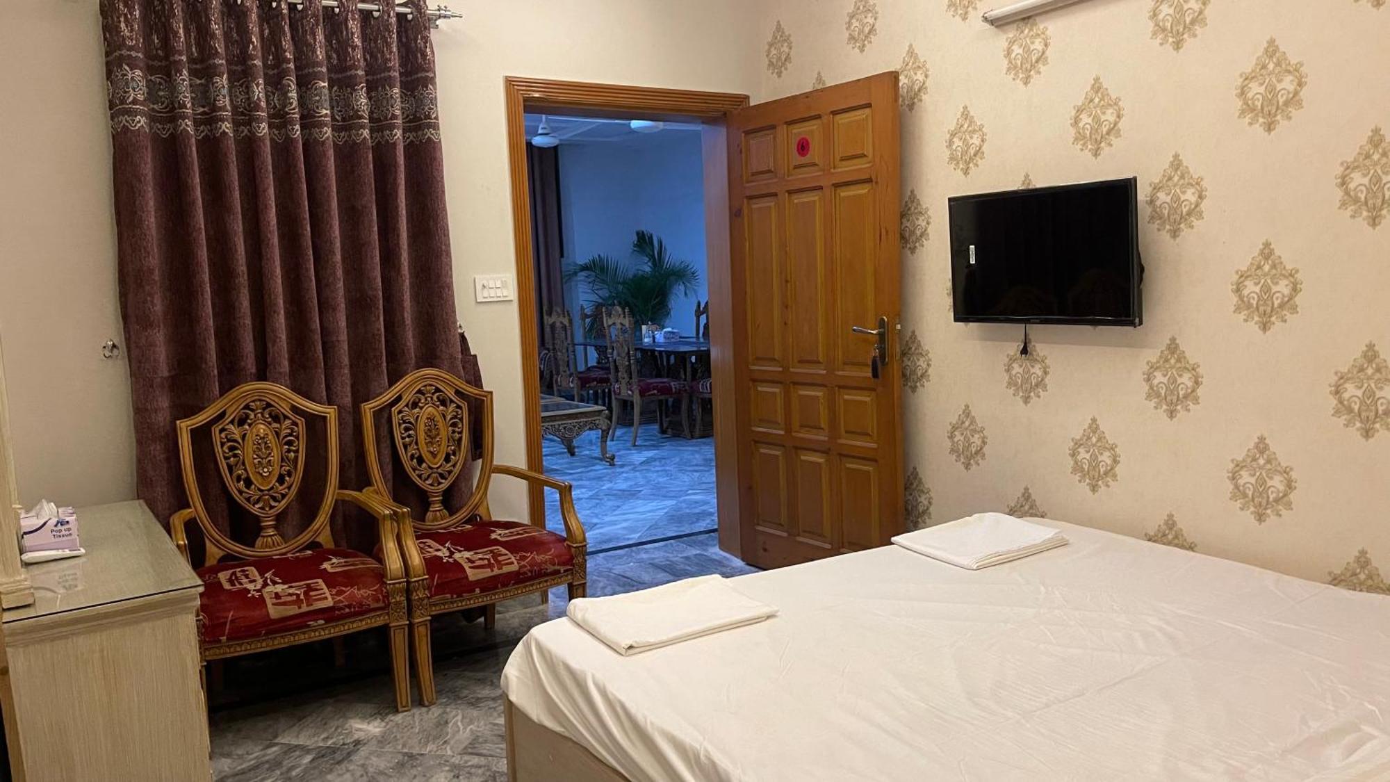 Midways Guest House And Hotels Исламабад Экстерьер фото