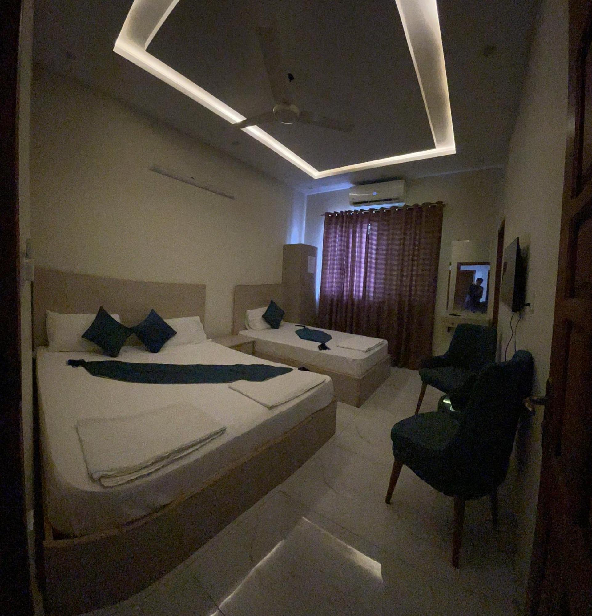Midways Guest House And Hotels Исламабад Экстерьер фото