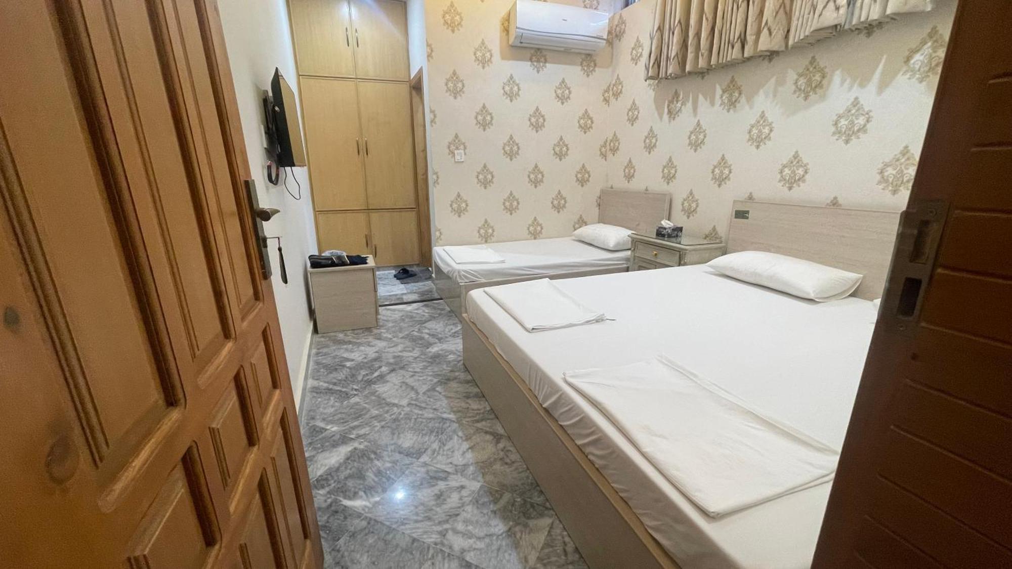 Midways Guest House And Hotels Исламабад Экстерьер фото
