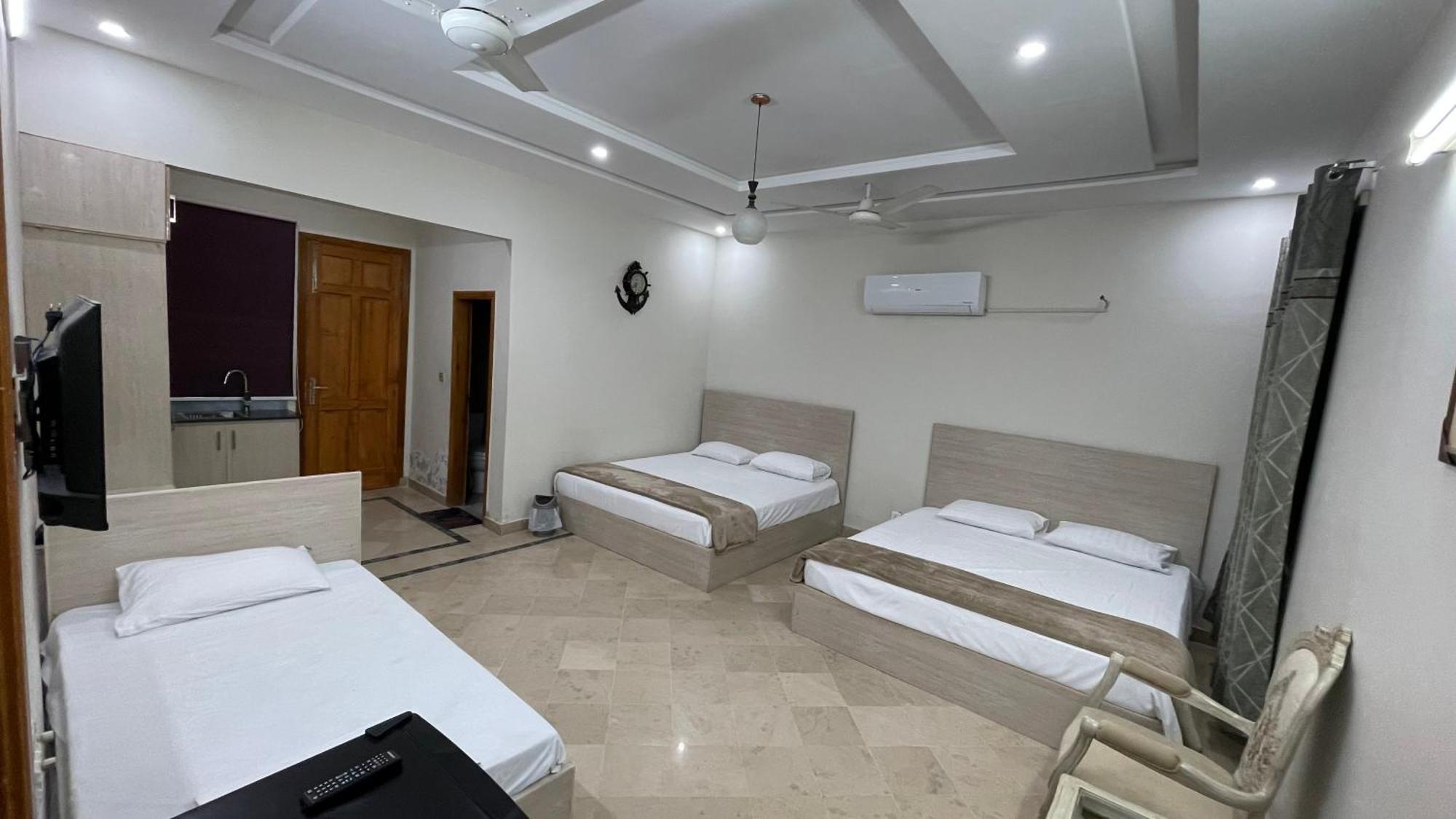 Midways Guest House And Hotels Исламабад Экстерьер фото