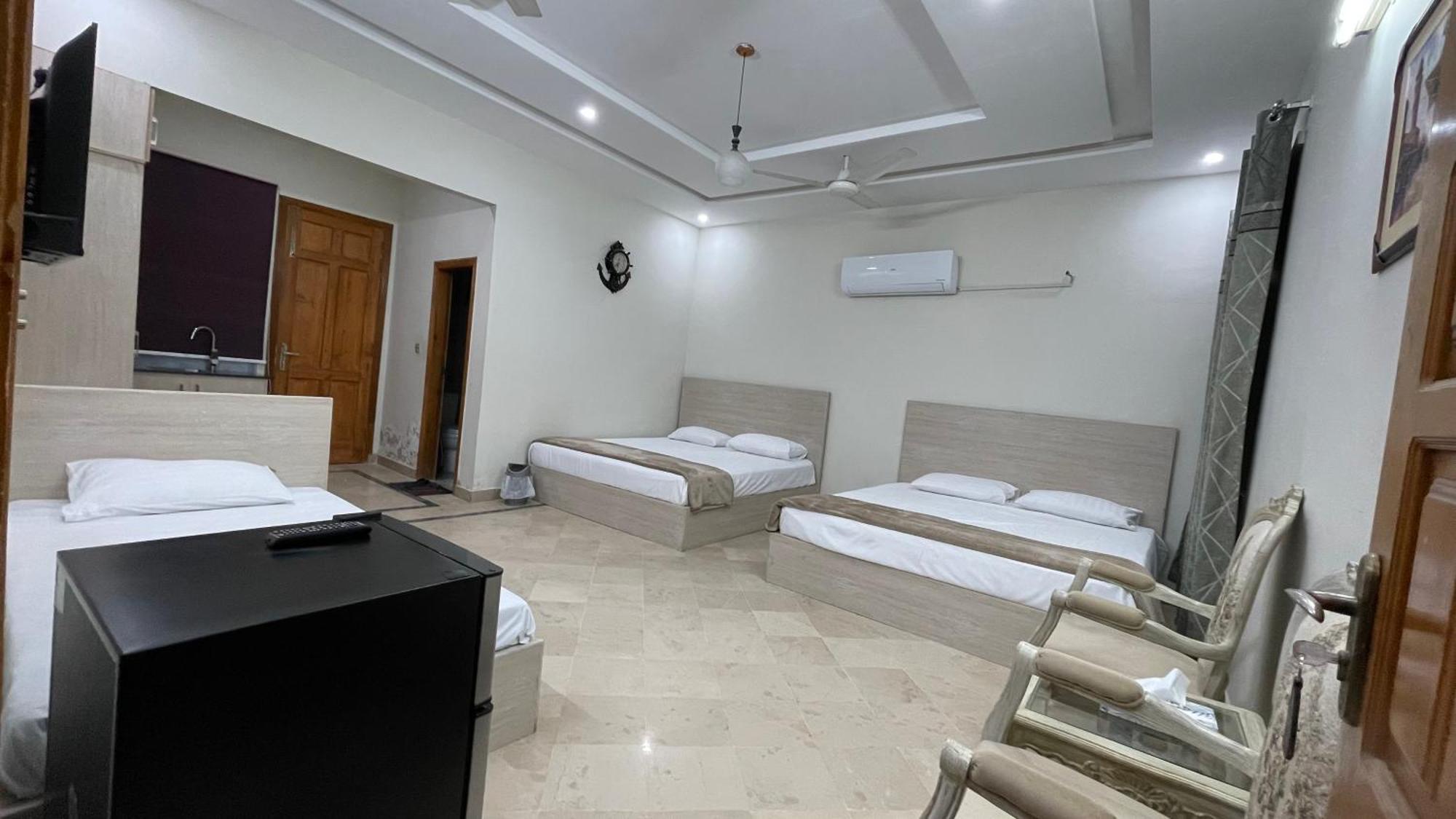 Midways Guest House And Hotels Исламабад Экстерьер фото
