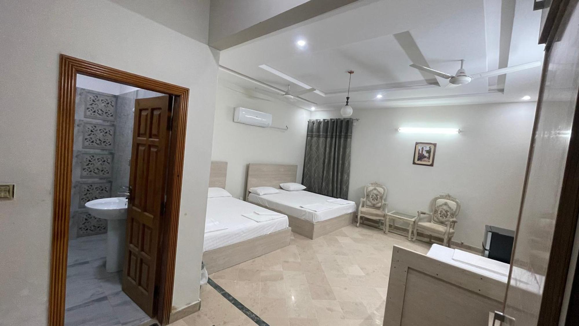 Midways Guest House And Hotels Исламабад Экстерьер фото