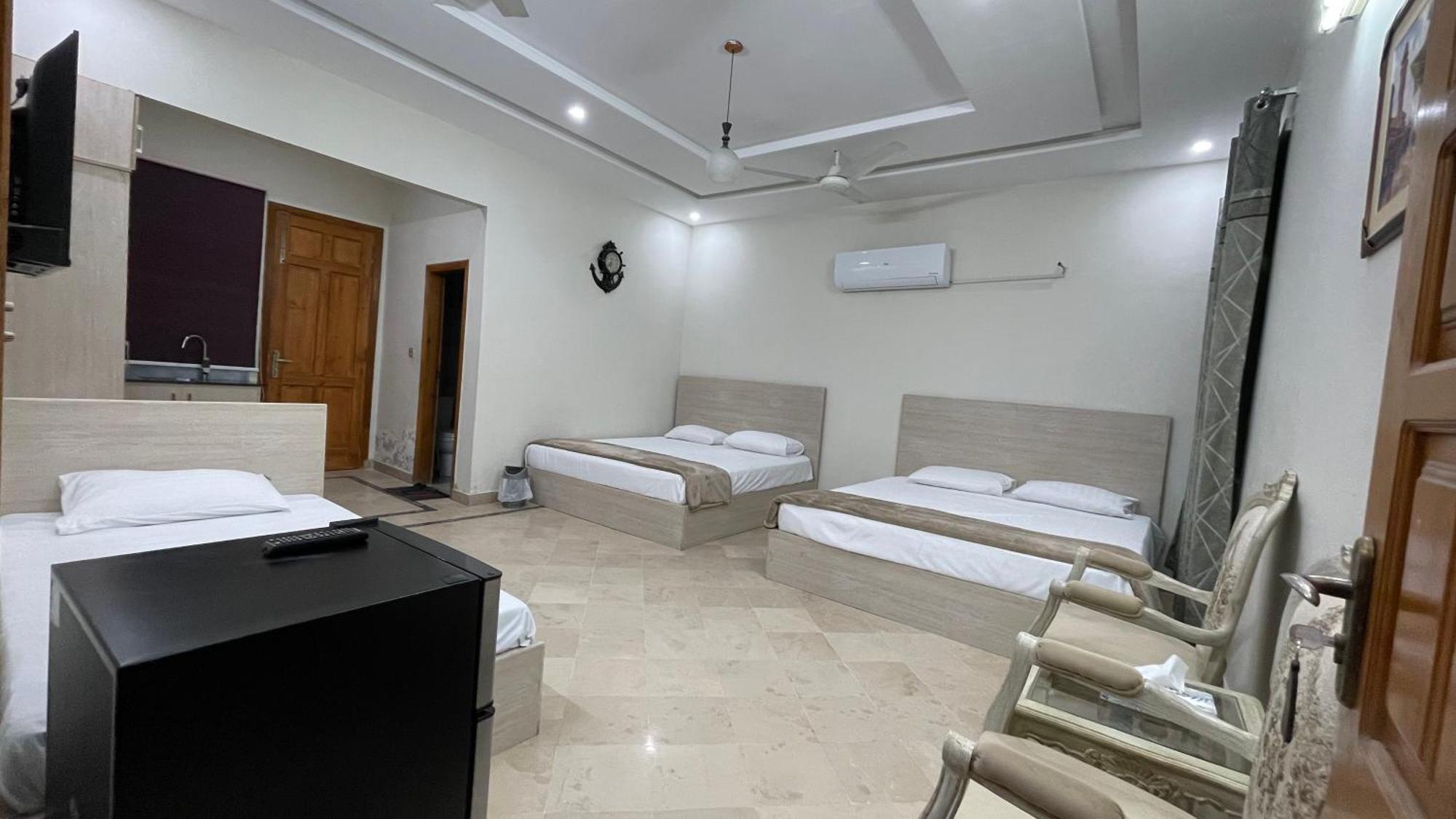 Midways Guest House And Hotels Исламабад Экстерьер фото